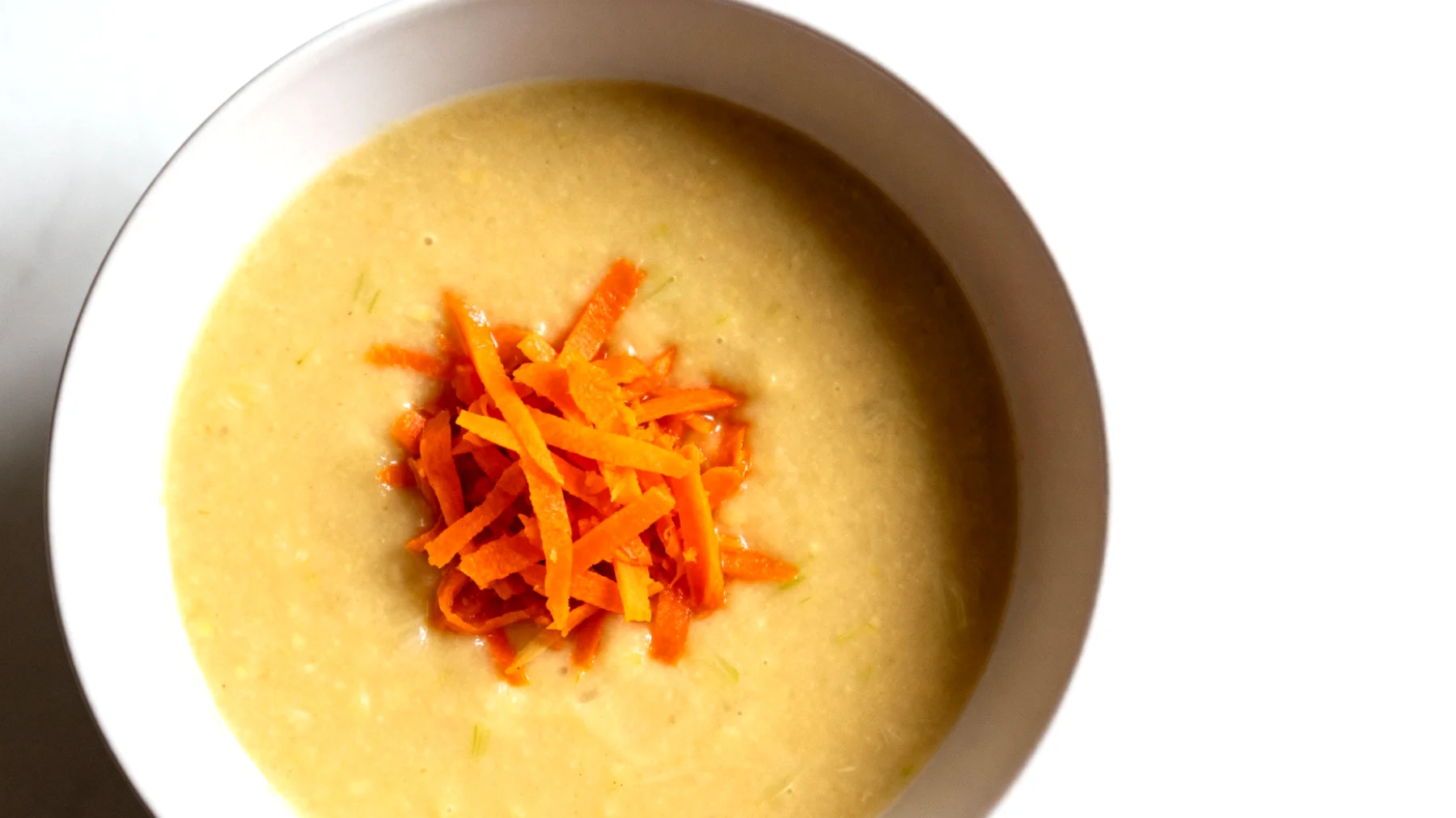 Fenchel-Ingwer-Suppe mit fermentierten Karotten"